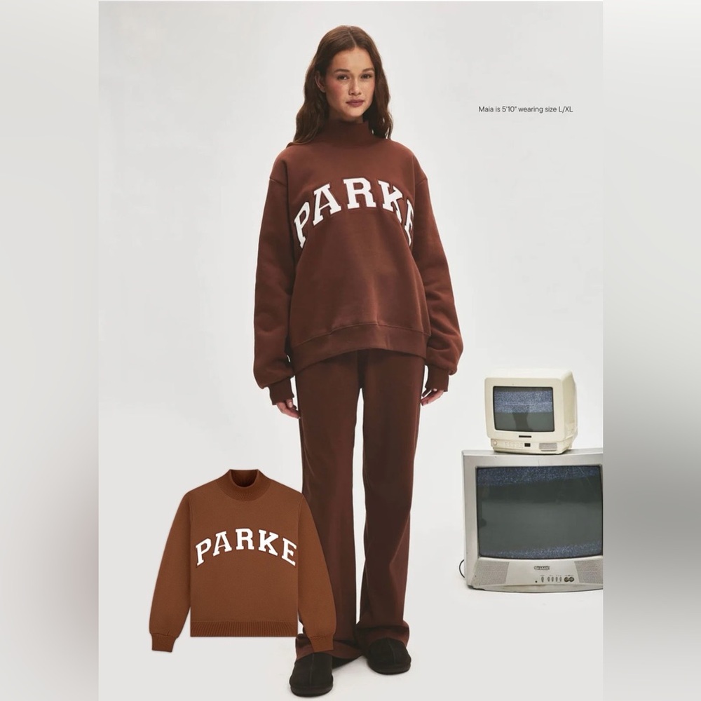 Parke Nostalgia Brown Varisty Turtleneck Sweatshirt. 🧸⚡️